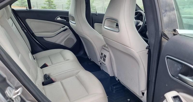 Mercedes-Benz CLA cena 39000 przebieg: 105000, rok produkcji 2015 z Skwierzyna małe 154